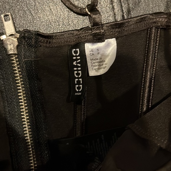 Black corset style crop top - Picture 3 of 3